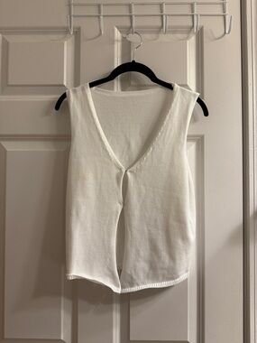 Women’s Cream Knit V-Neck Sleeveless Top